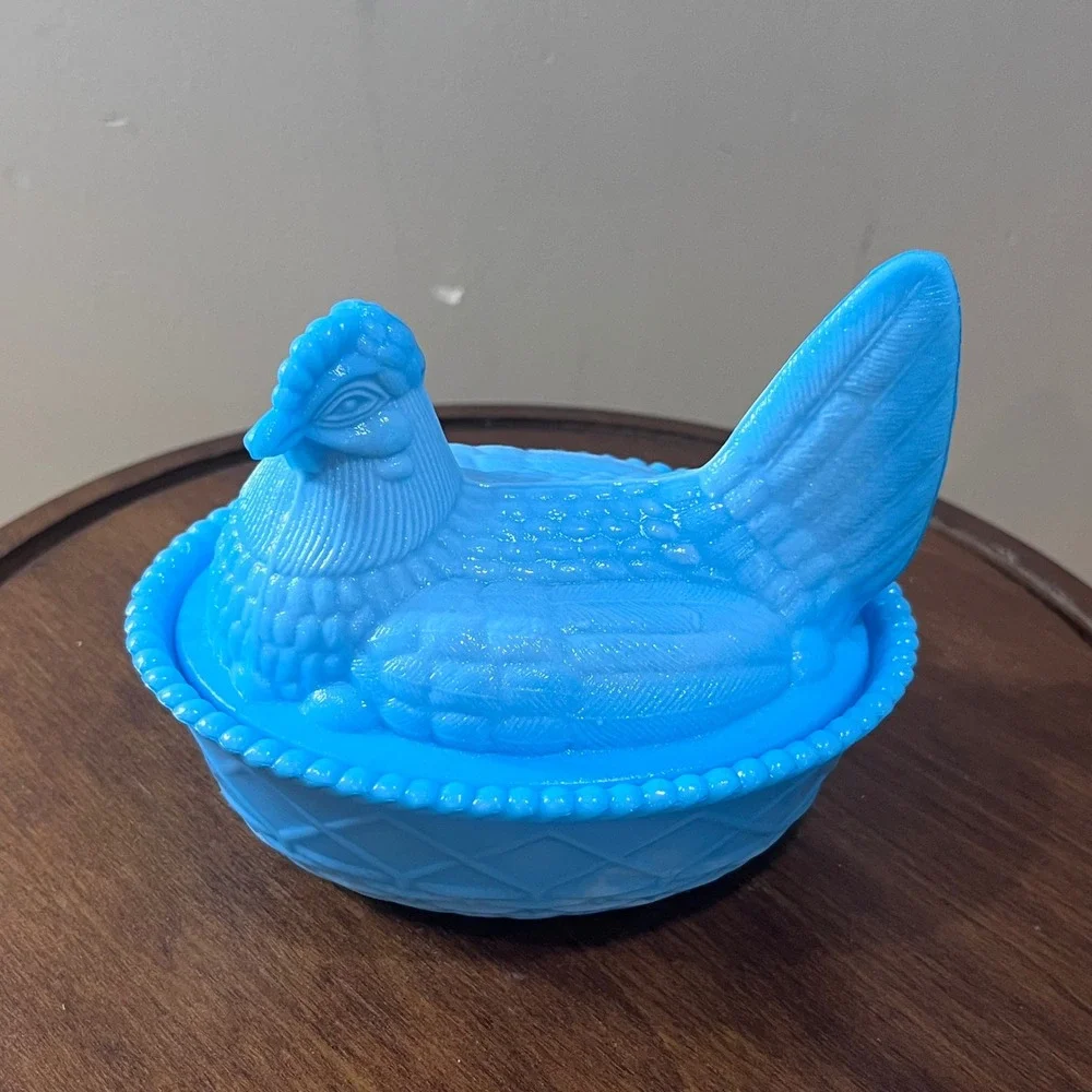 Vtg Westmoreland Blue Slag Glass Hen on Nest Covered Dish Basket Weave 5.5